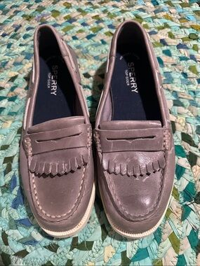 Women’s Sperry Top-Sider Grey Leather Penny Loafers size 7.5. New condition